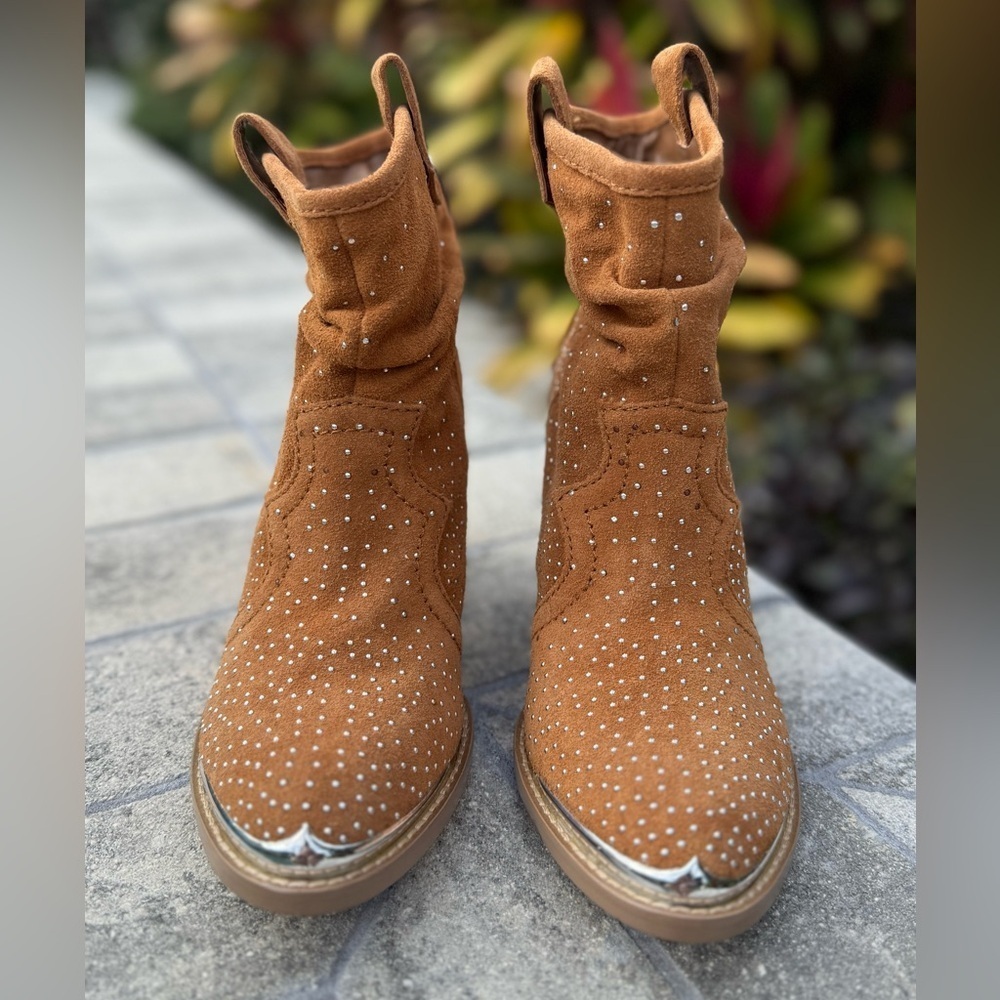 Gianni Bini Western Suede Ankle Boots with Studs Size 9M - Picture 2 of 14